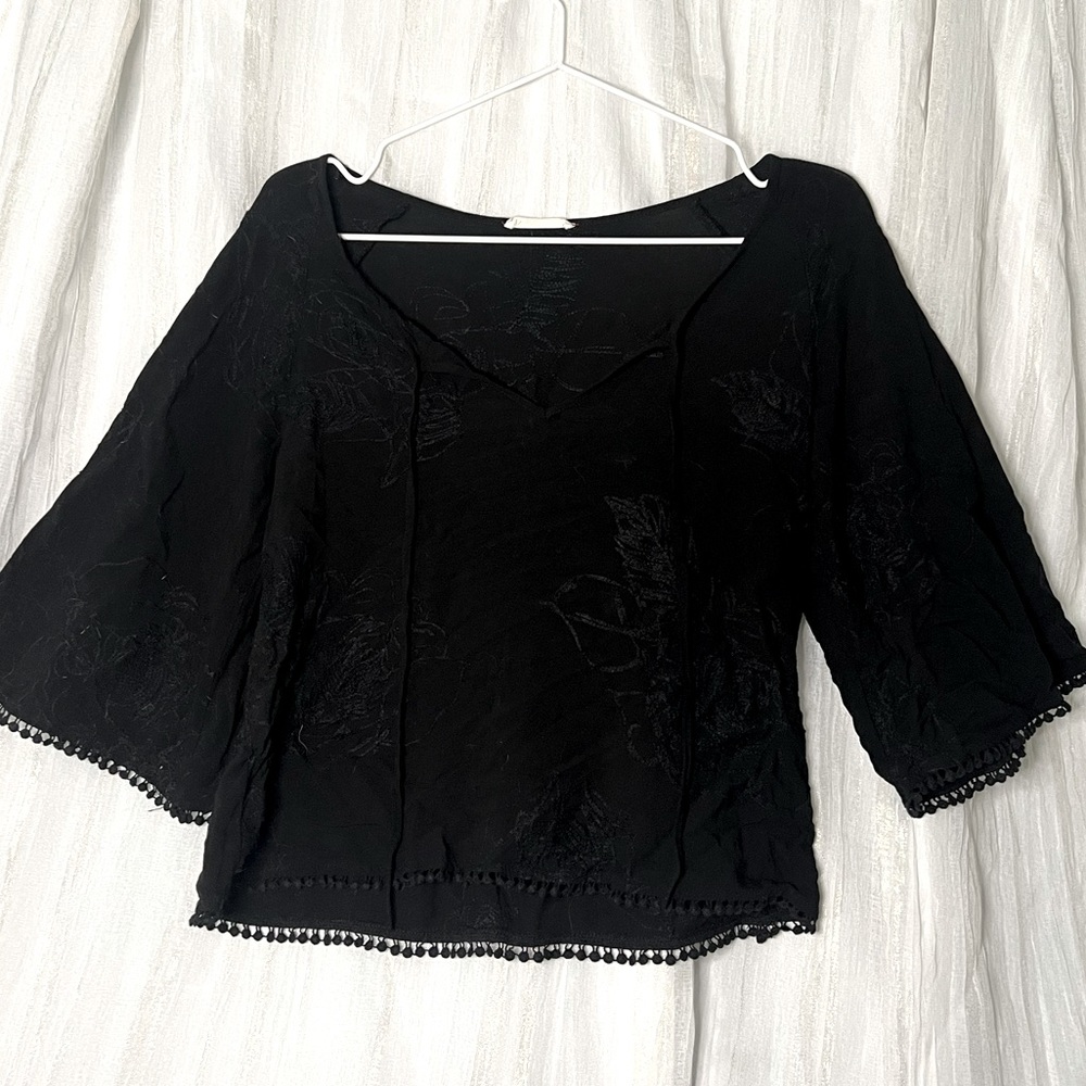 black floral top mid flare sleeve